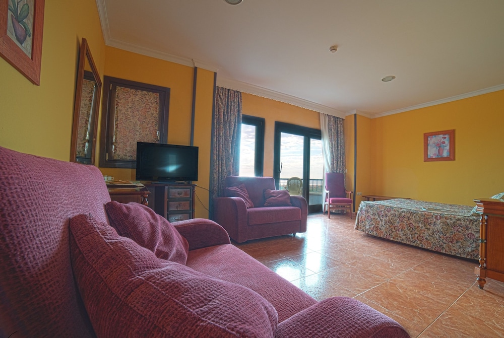 Habitación Doble o con Dos Camas, Terraza, Vista Parcial al Mar
