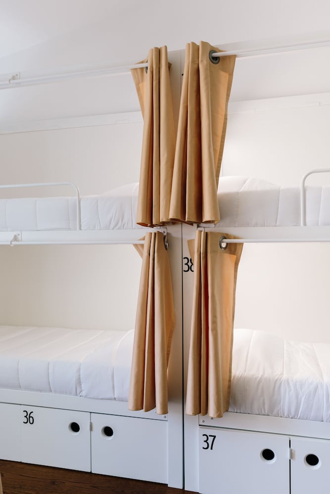 Shared Dormitory, Mixed Dorm, Shared Bathroom (1 bed in 12 Bed Dorm) photo 1