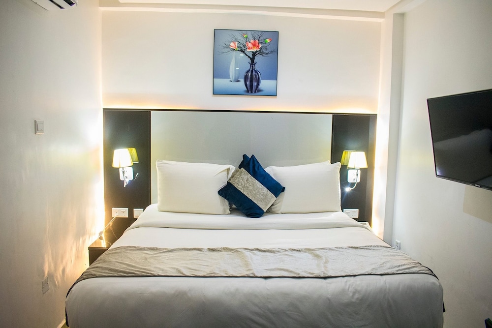 Deluxe Room - Photo 8