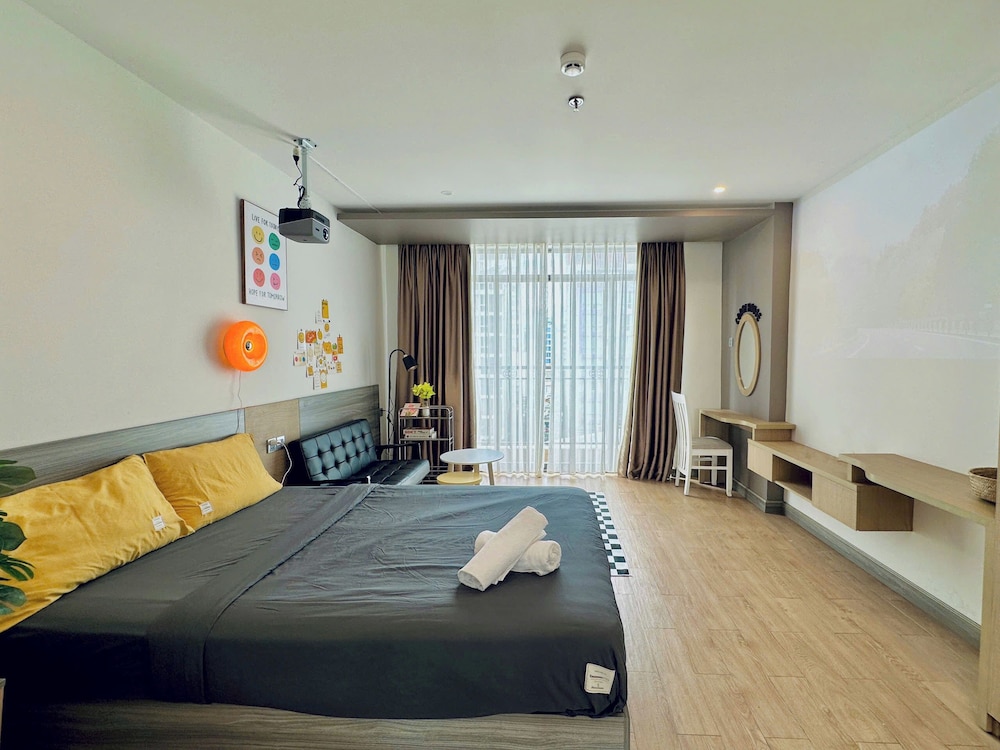 Deluxe Studio, Balcony, City View