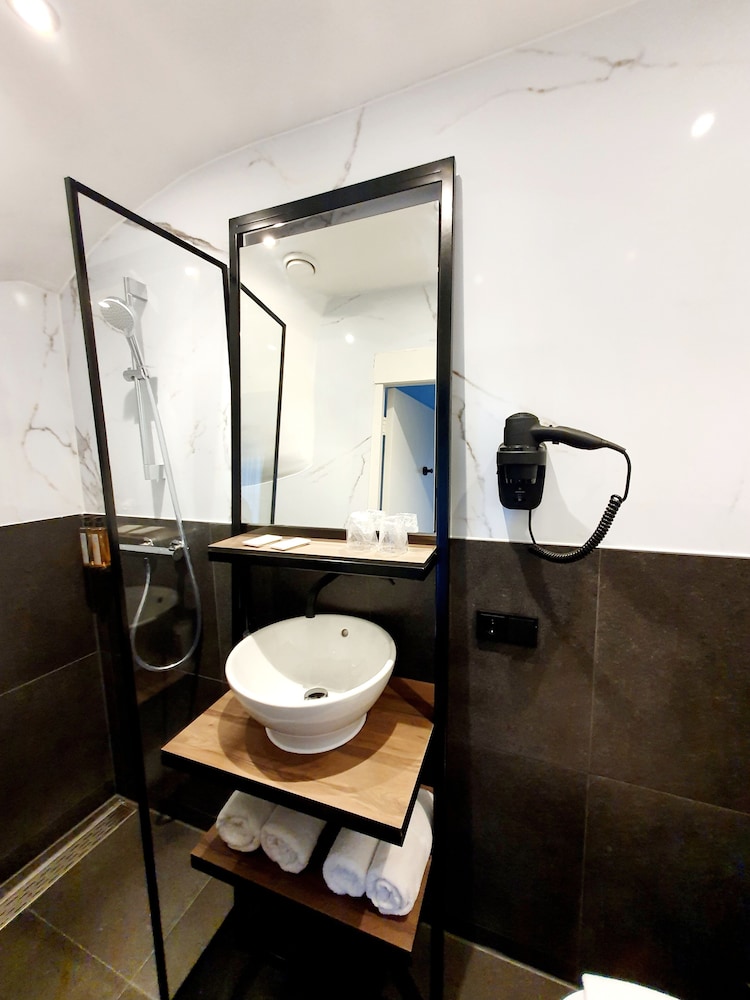 Basic Single Room, 1 Twin Bed, Annex Building photo 3
