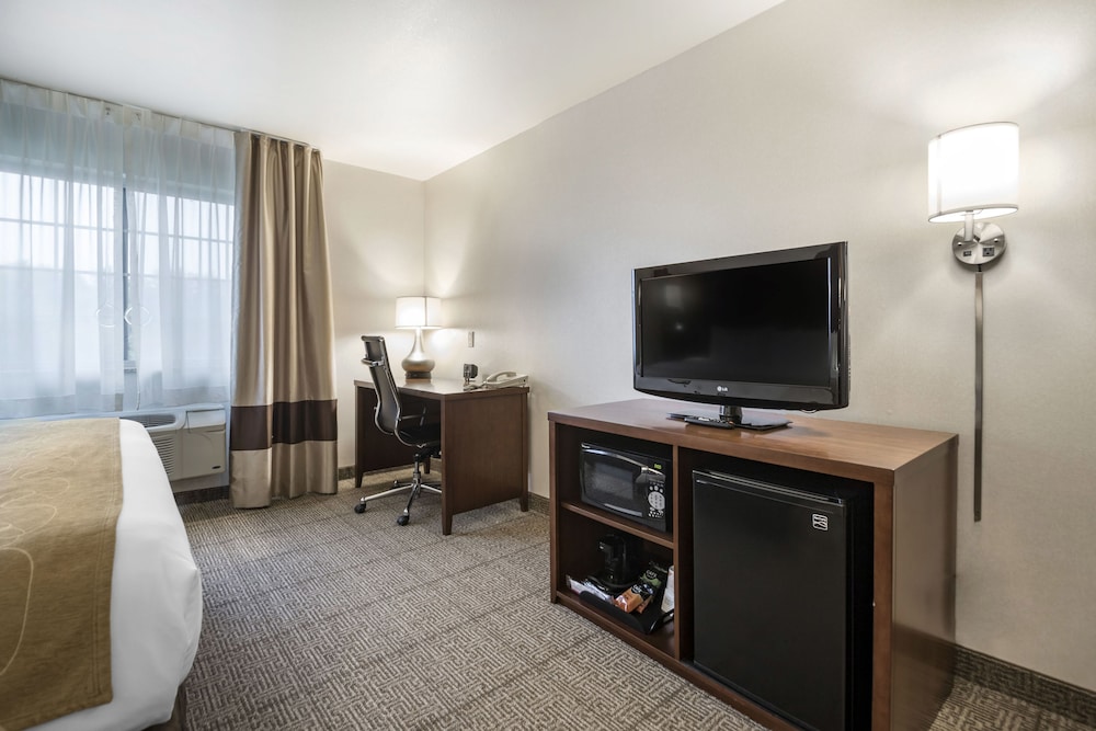 Suite, 1 King Bed with Sofa bed, Non Smoking, Hot Tub - Photo 12