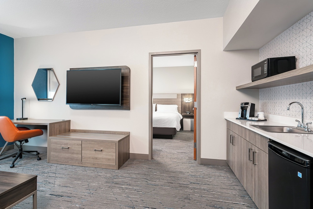 Suite, 1 Bedroom - Photo 5