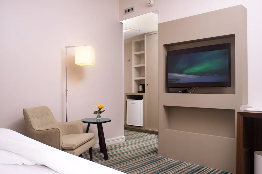 Standard Room, 1 King Bed (Low Floor) photo 1