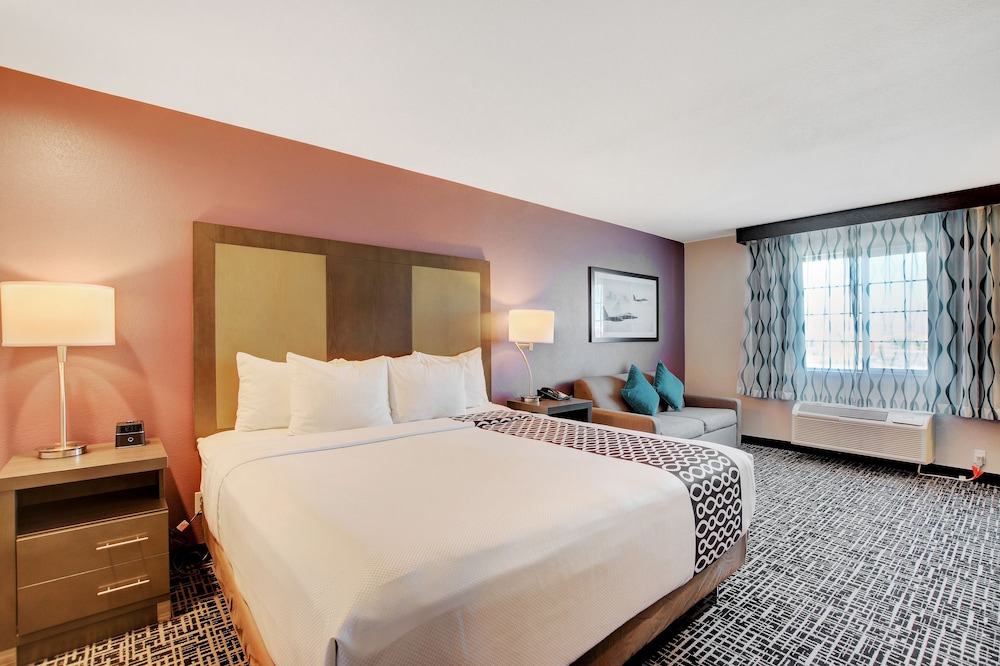 Suite, 1 King Bed, Non Smoking
