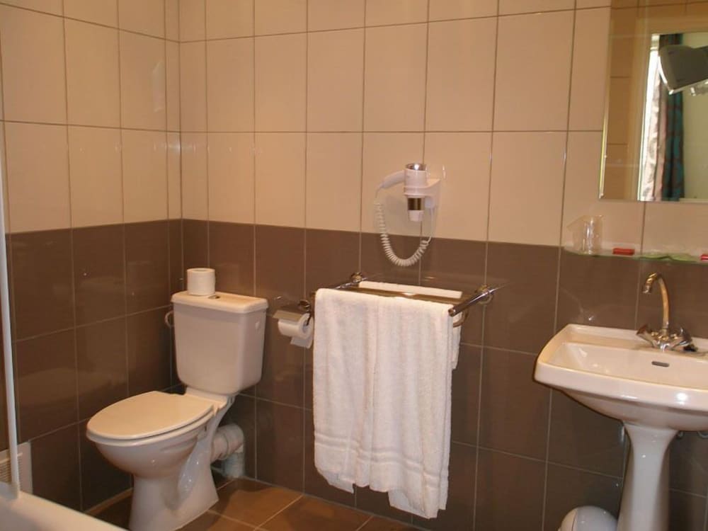 Triple Room, Multiple Beds photo 3