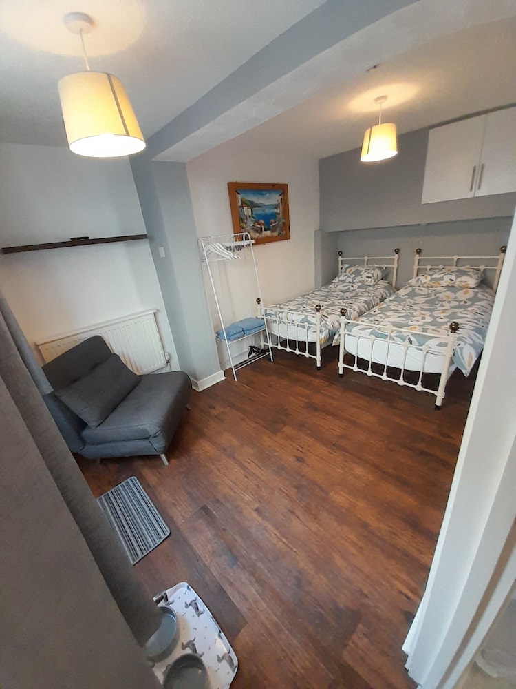 Classic Triple Room, Ensuite photo 1