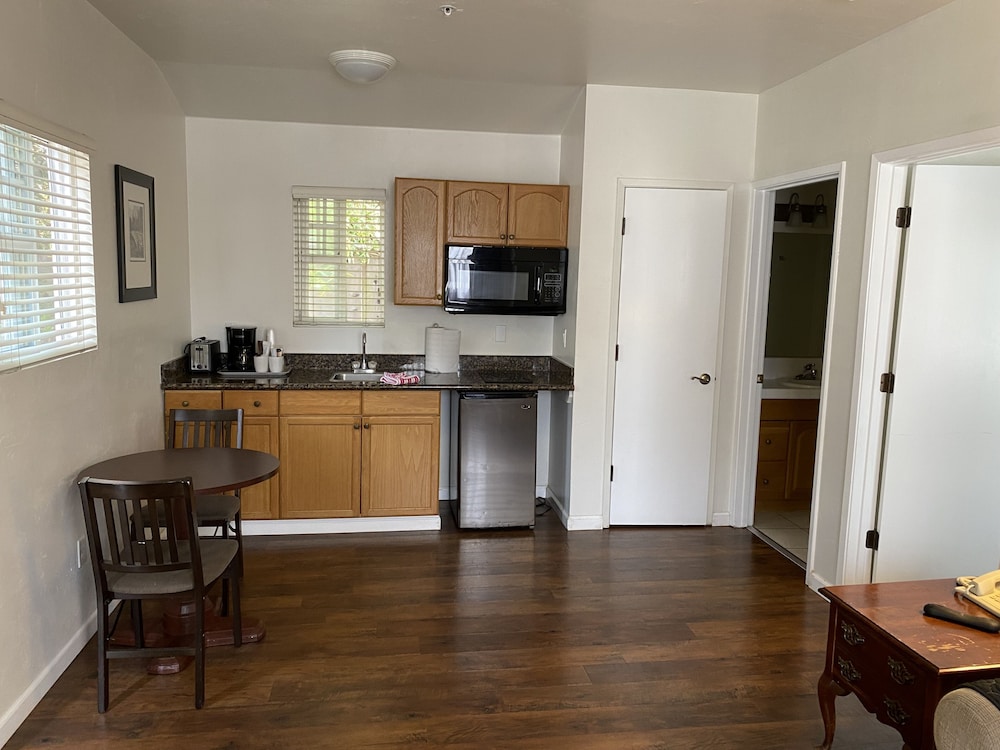 Standard Suite, 1 Bedroom photo 2