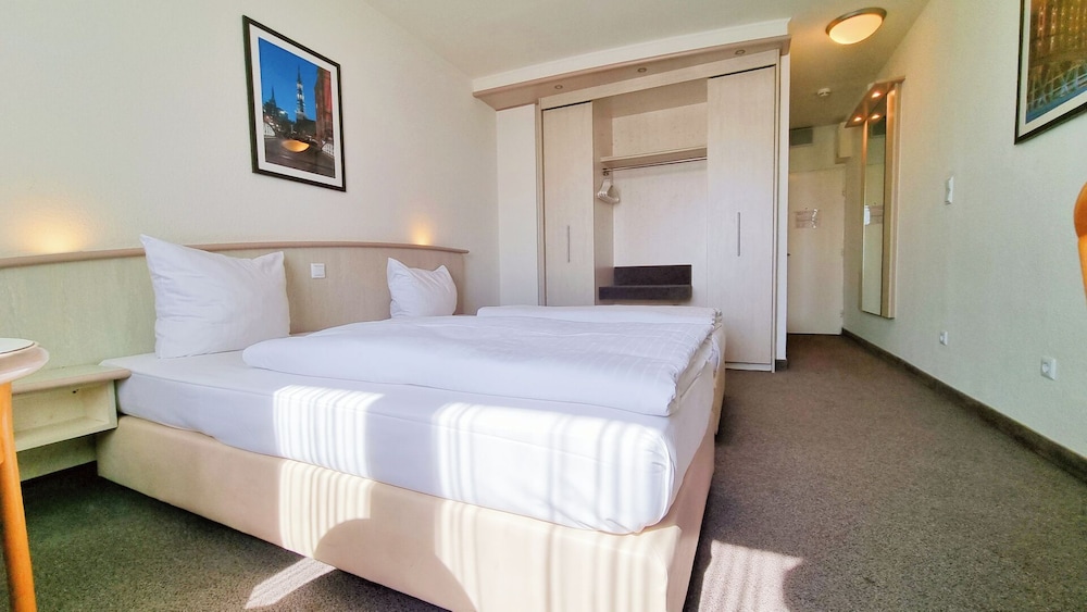 Double or Twin Room - Photo 4
