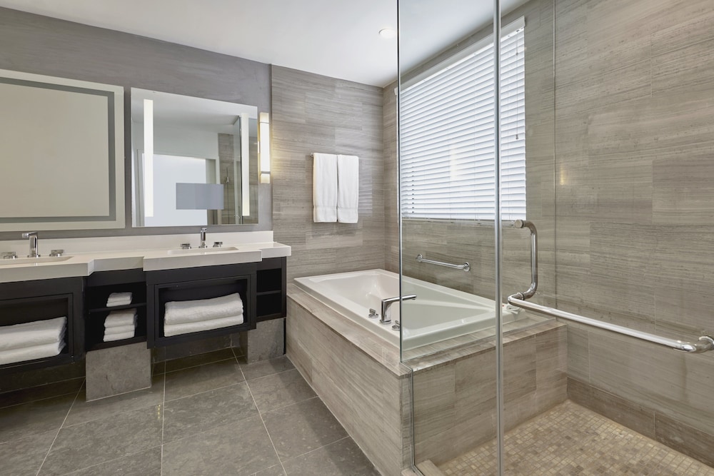 Suite, 1 King Bed, Balcony, Ocean View - Photo 3