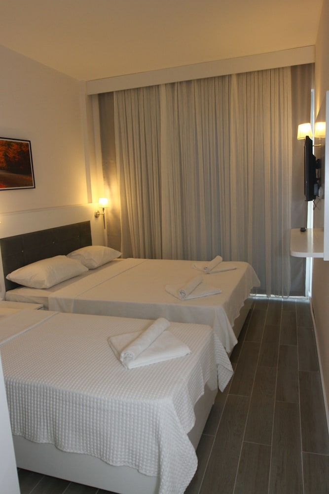 Superior Triple Room, Mountain View photo 2