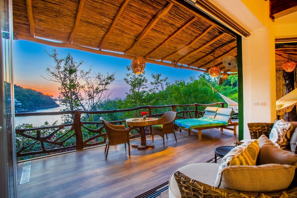 New Tower-hummingbird Love Nest Ocean View