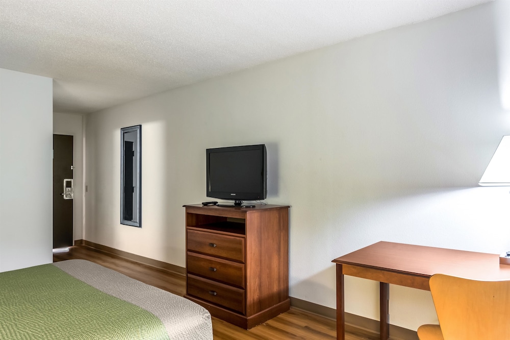 Deluxe Room, 1 Queen Bed, Accessible, Non Smoking photo 1