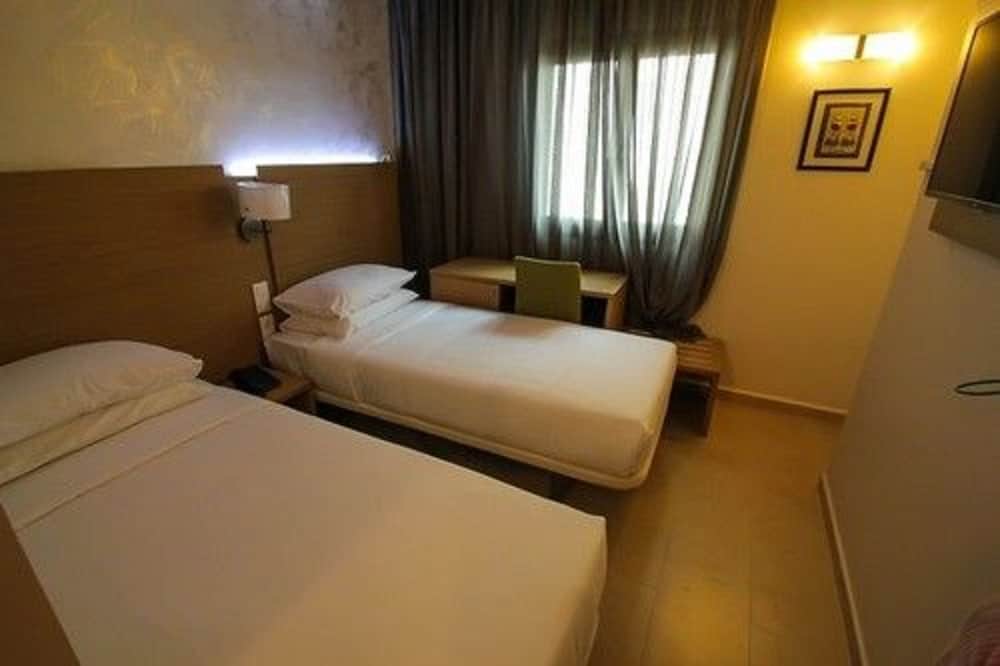 Standard Double or Twin Room photo 2