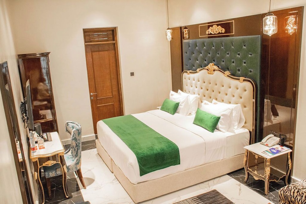 Executive Room - Photo 1