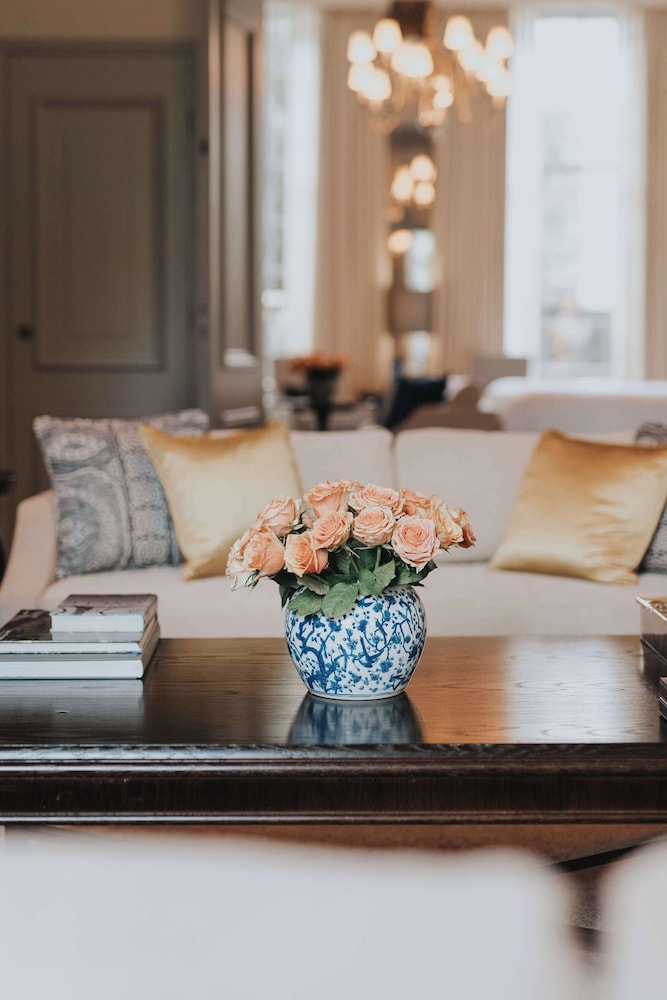 Luxury Suite, 1 King Bed (Van Loon)