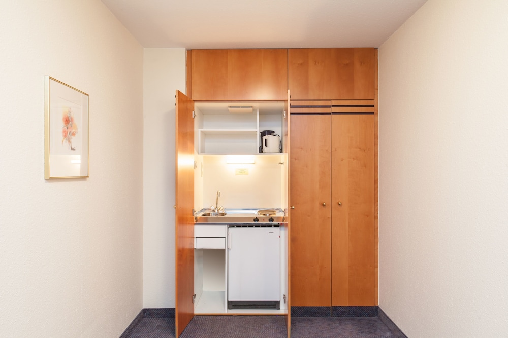 Triple Room with Kitchenette - Photo 11