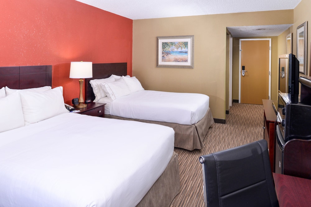 Standard Room, 2 Queen Beds, Pool Access - Photo 3