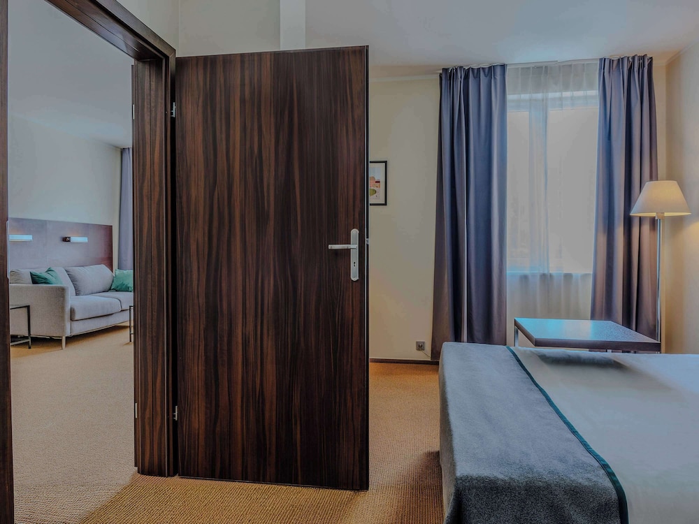 Junior Suite, 1 Queen Bed (Queen) - Photo 1