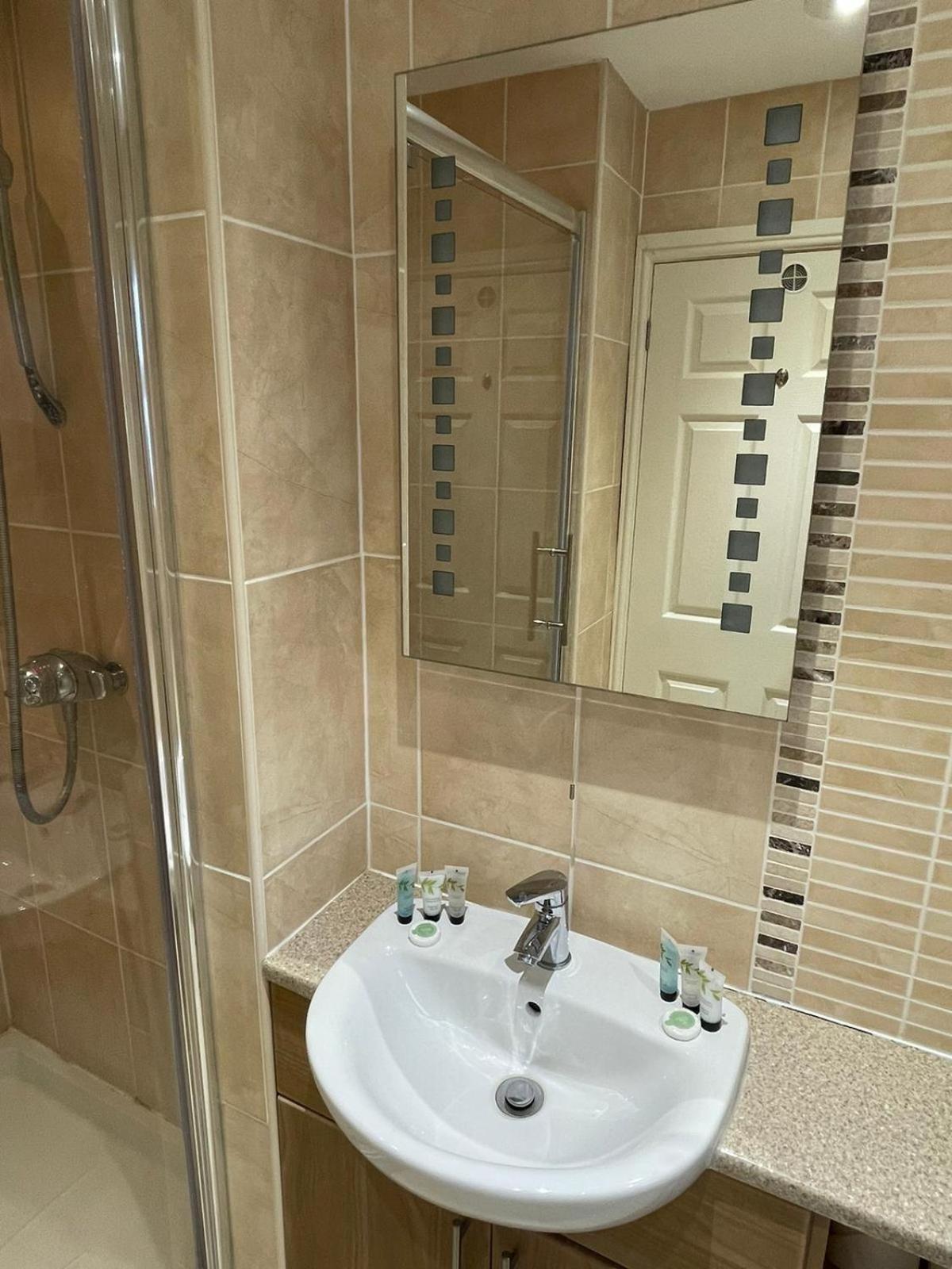Deluxe Double Room With Shower photo 2