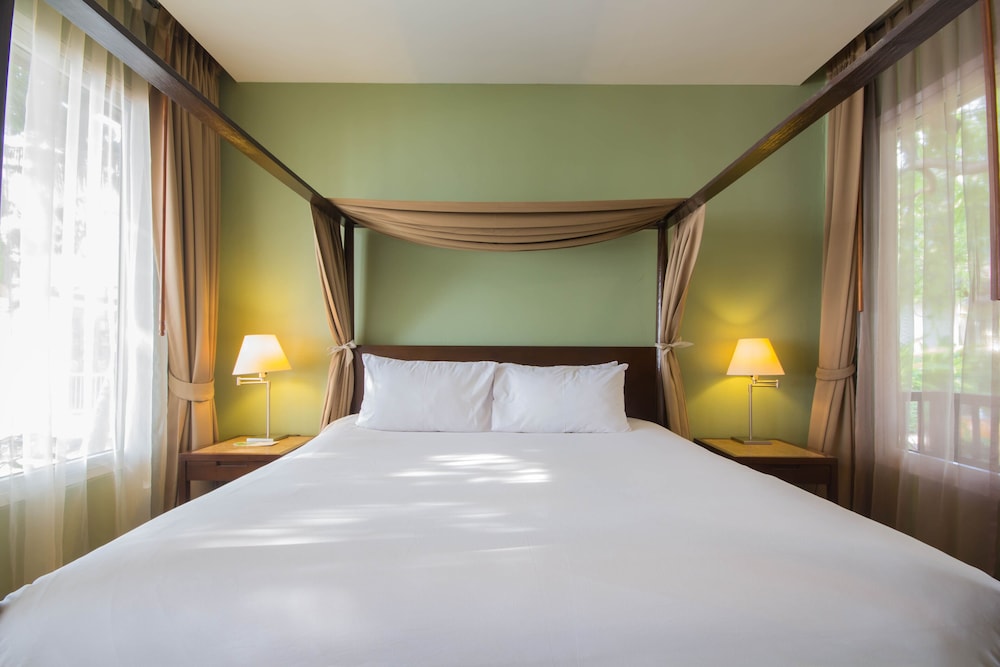 Honeymoon Suite, 1 King Bed, River View photo 2