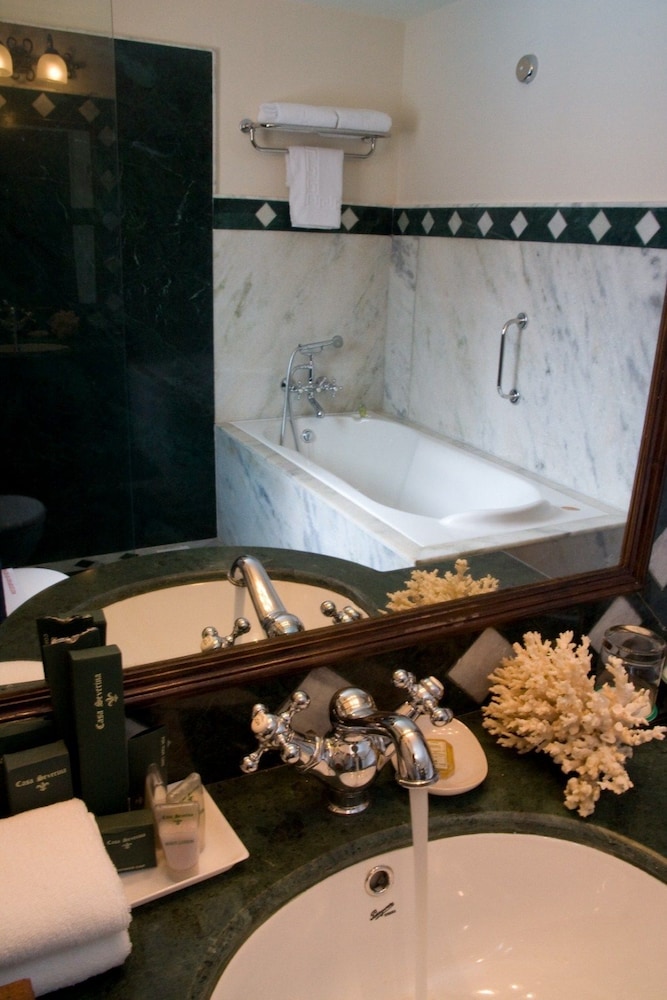 Luxury Suite - Photo 5