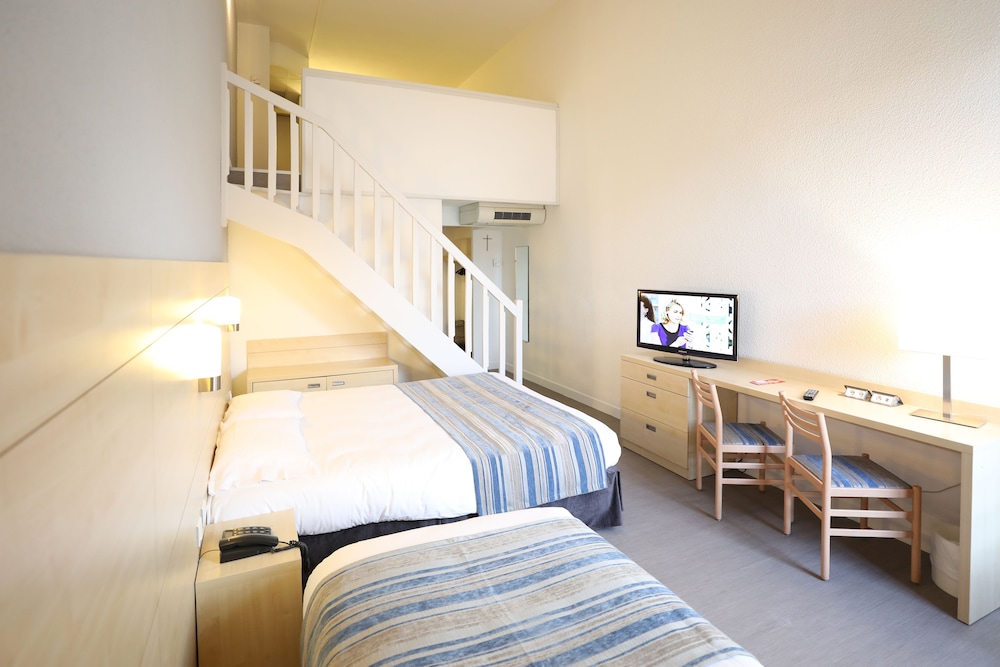 Family Quadruple Room, Multiple Beds photo 1