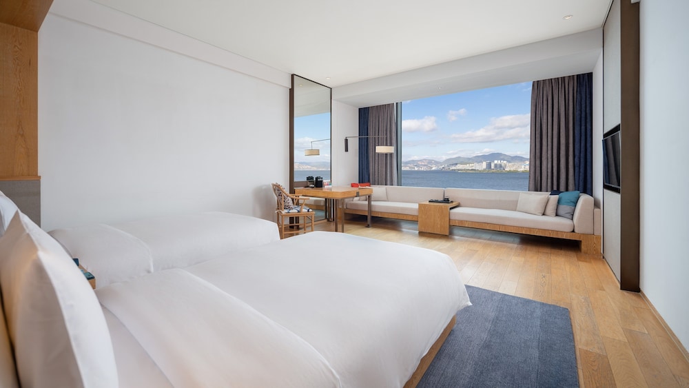 Standard Room, 2 Double Beds, Lake View (140 Degree Lake View)