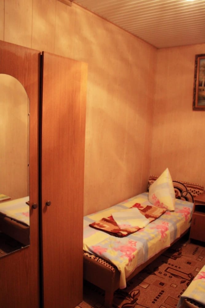 Economy Double Room, 1 Double Or 2 Twin Beds, Shared Bathroom photo 2