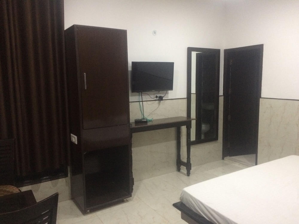 Deluxe Double Room, 1 Twin Bed, Smoking photo 2