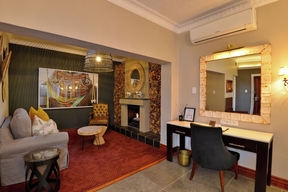 Luxury Suite with Private Jacuzzi - Photo 7
