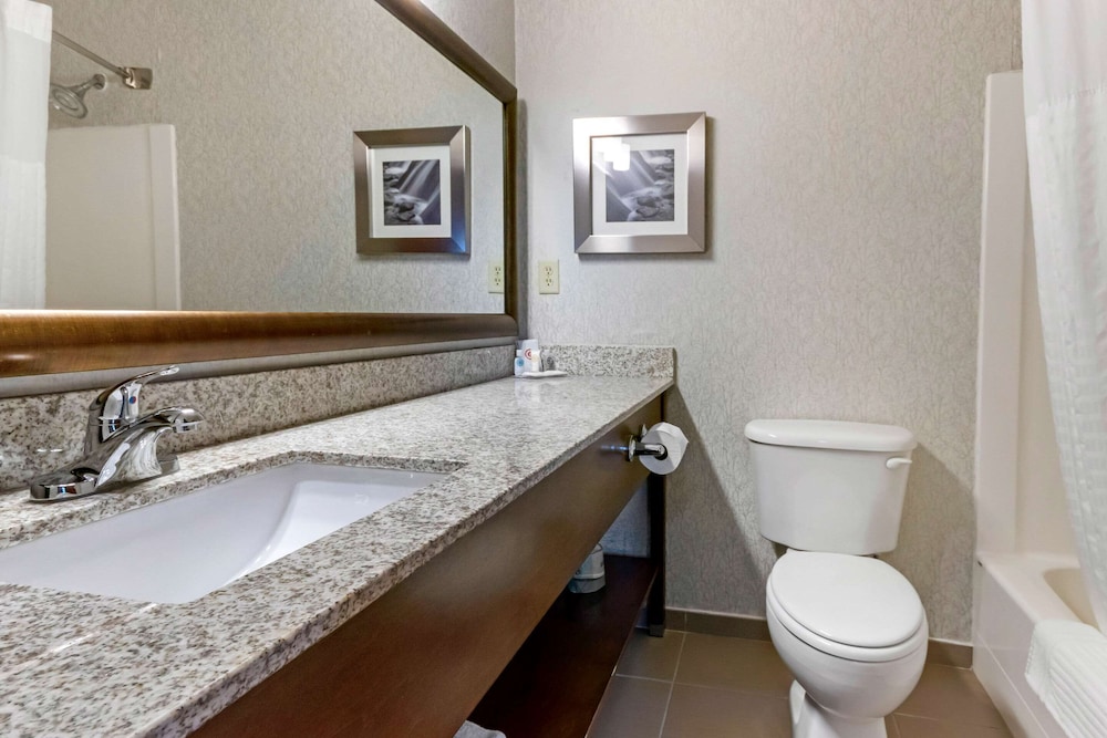Suite, 1 King Bed, Non Smoking - Photo 2