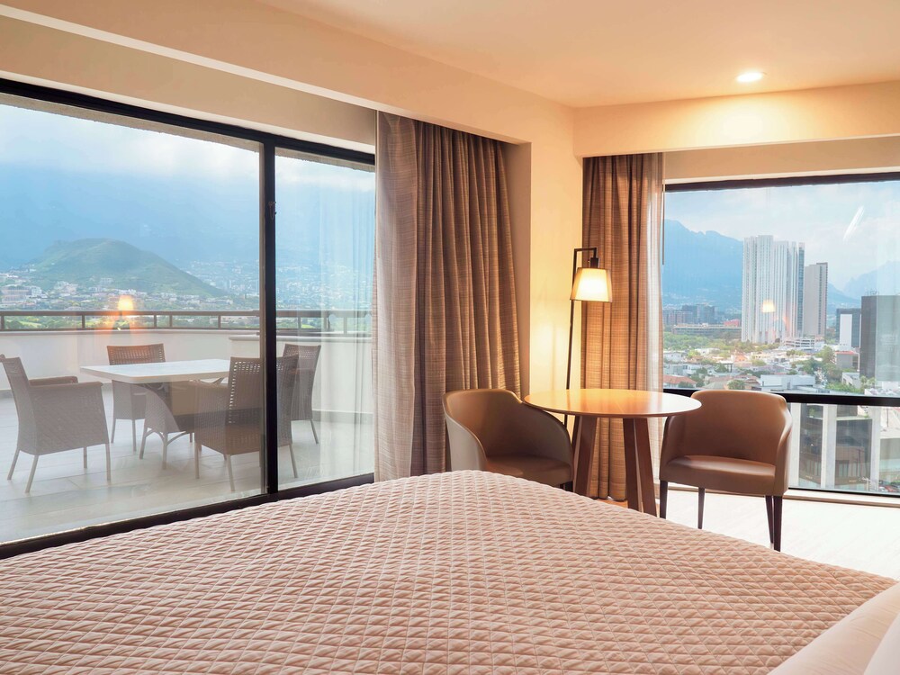 Superior Room, 1 King Bed, Accessible - Photo 9