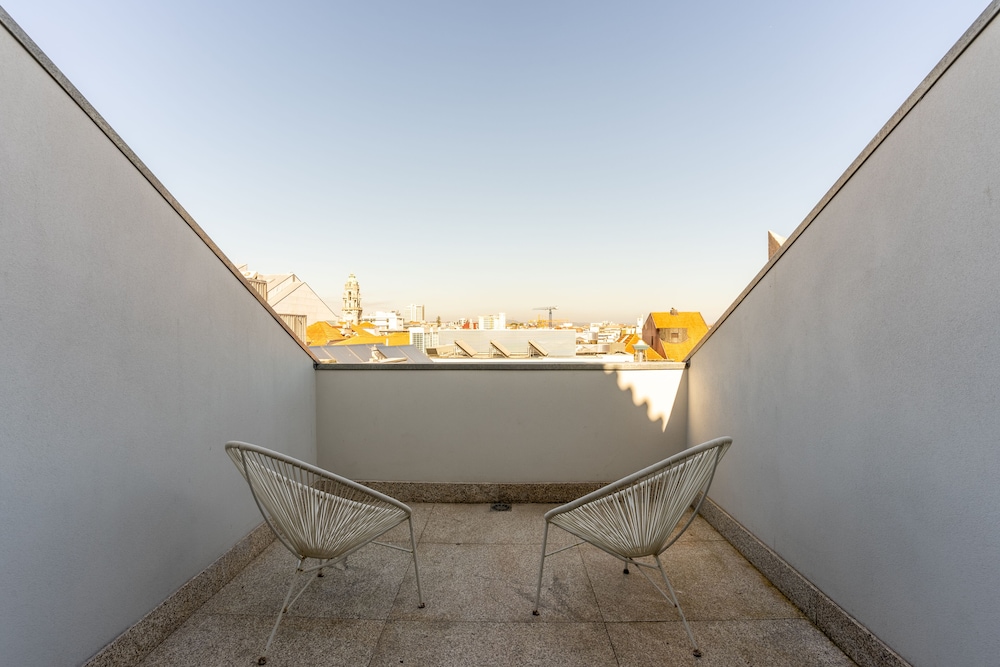 Suite, Balcony, City View - Photo 20