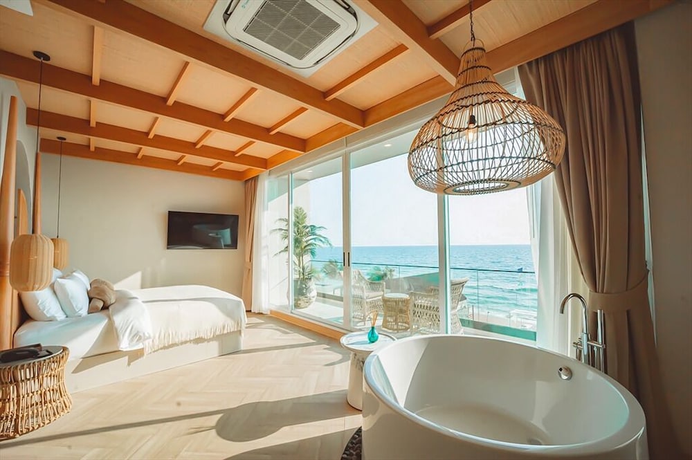Panoramic Seaview Suite