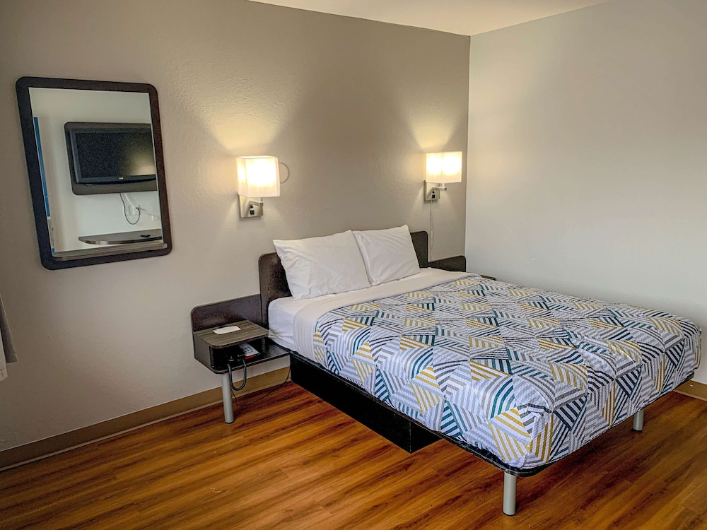 Standard Room, 2 Double Beds, Accessible, Smoking