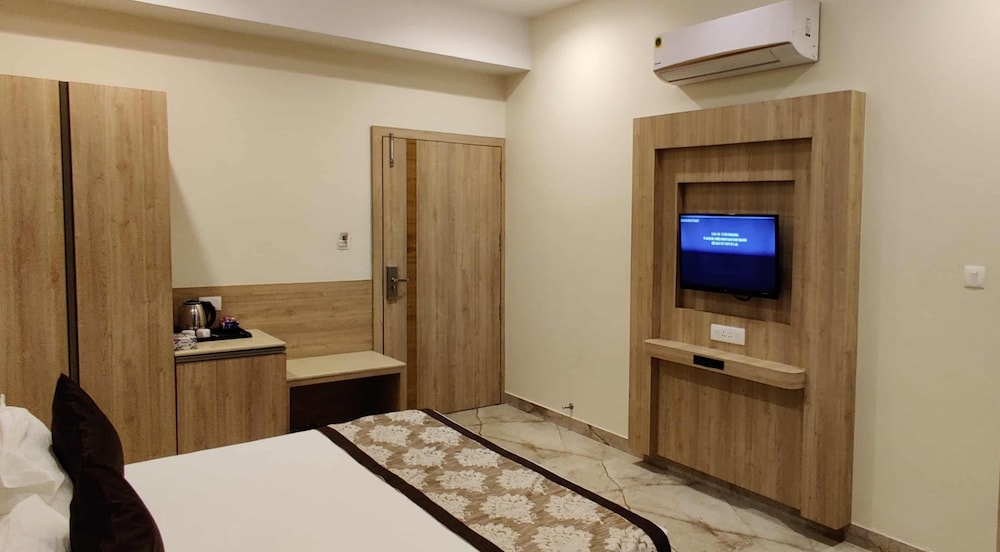 Superior Deluxe King Room