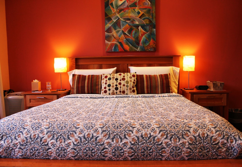 Room, 1 Queen Bed, Mountain View (Tucan) photo 1