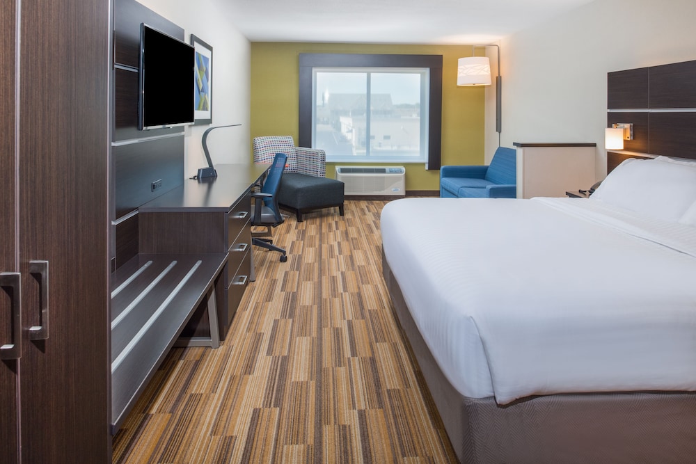 Suite, 1 King Bed, Accessible (Communications, Accessible Tub) - Photo 1
