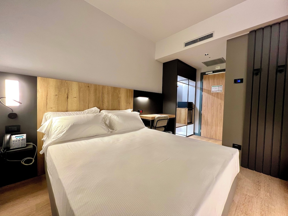 Double or Twin Room - Photo 1