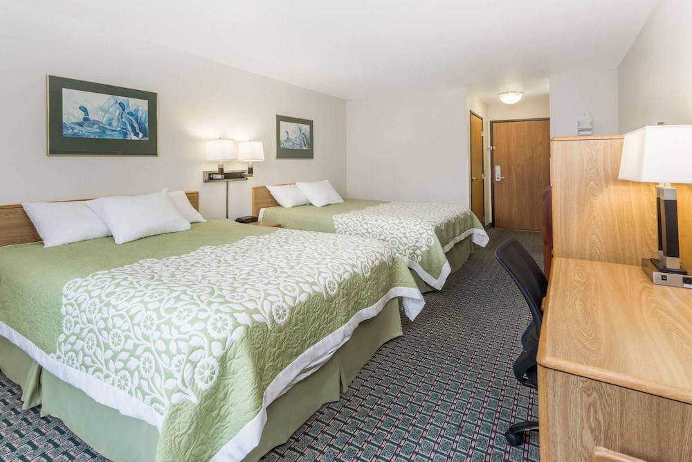 Standard Double Room, 2 Queen Beds - Photo 1