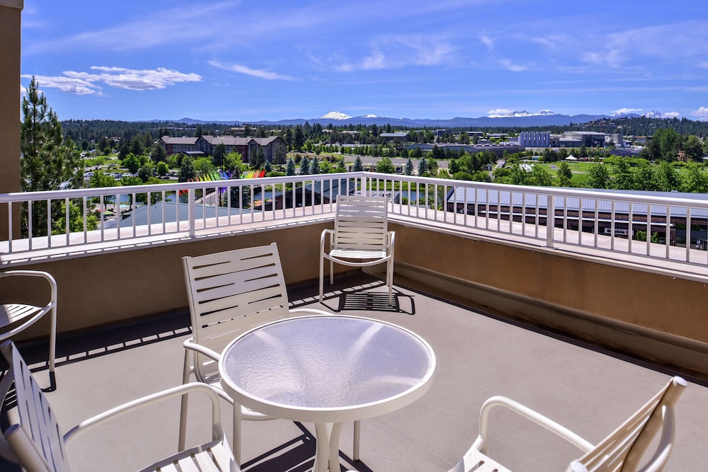 Deluxe Room, 1 King Bed, Balcony, River View - Photo 5