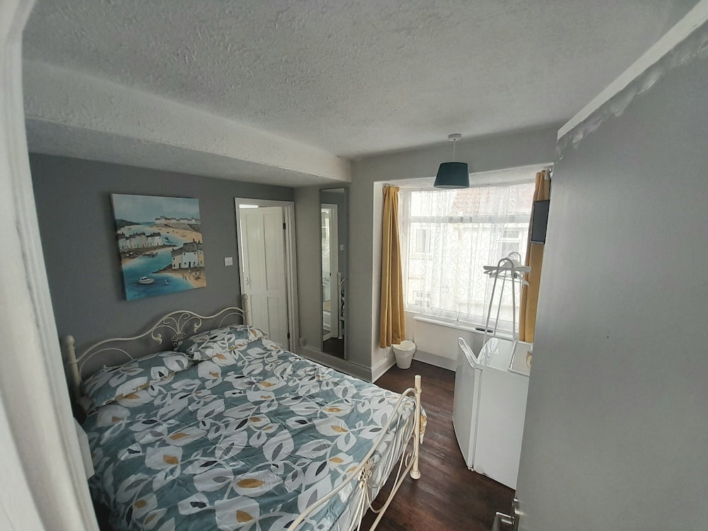 Classic Double Room, Ensuite photo 3
