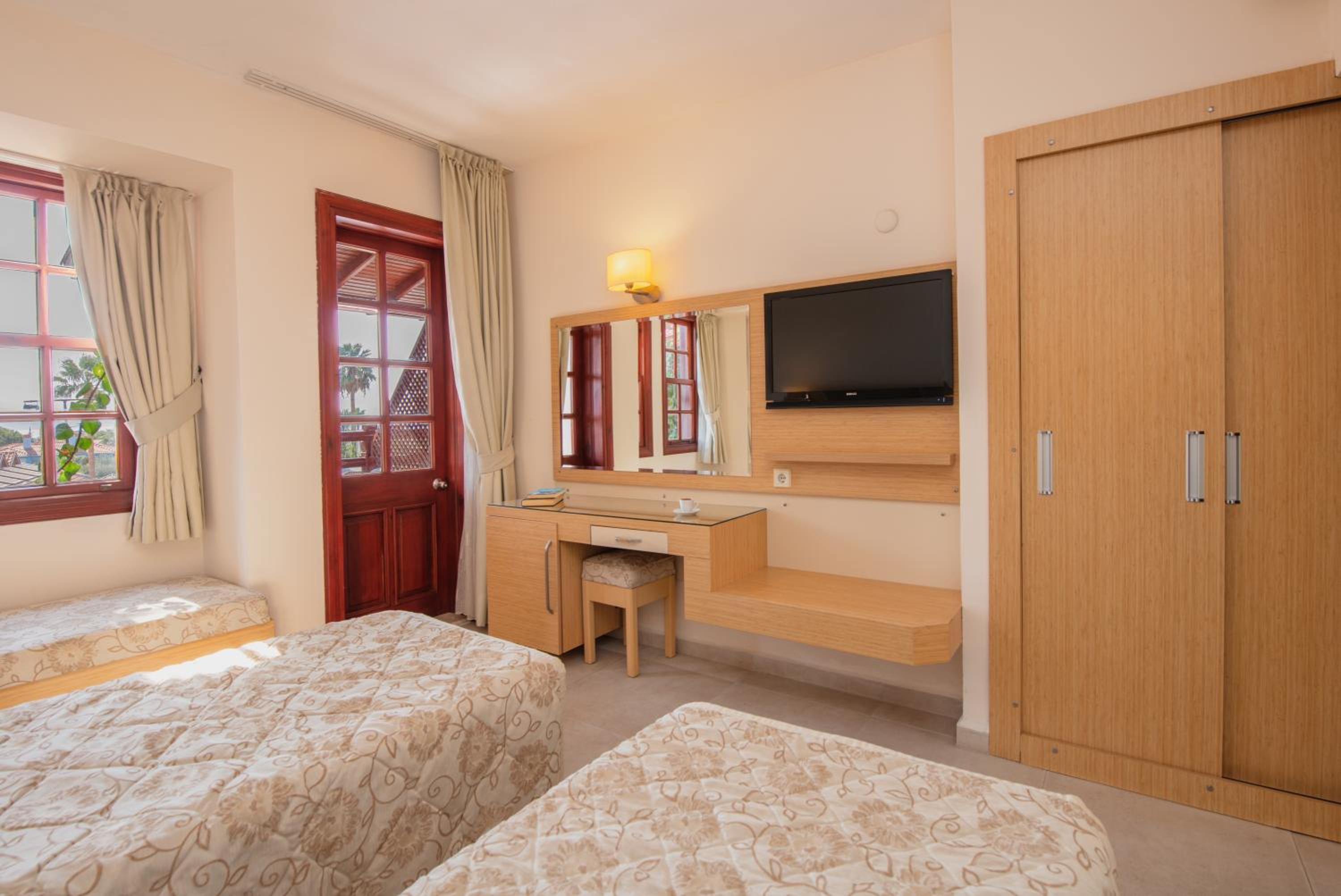 Standard Double or Twin Room - Photo 2