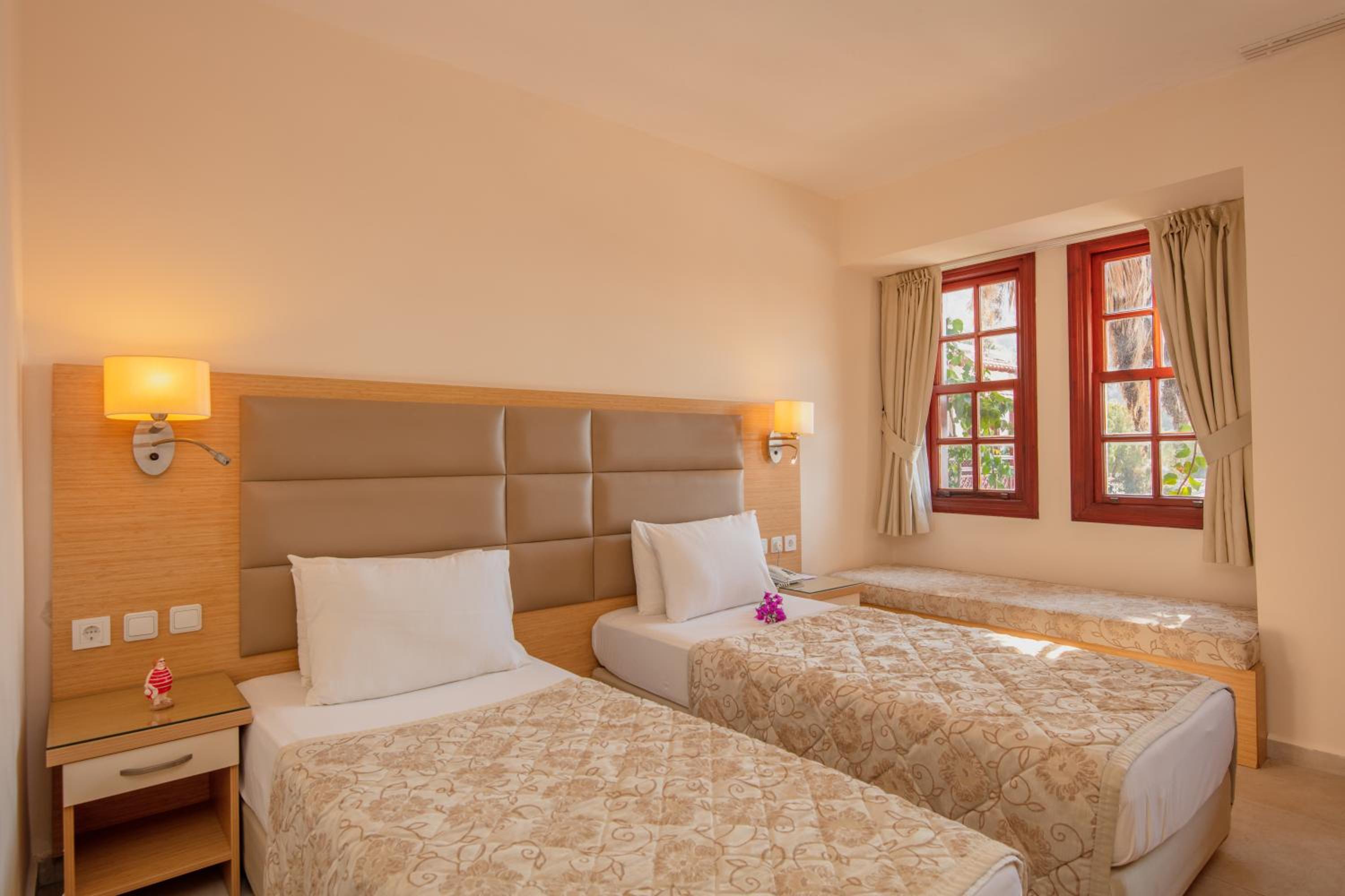 Standard Double or Twin Room - Photo 3