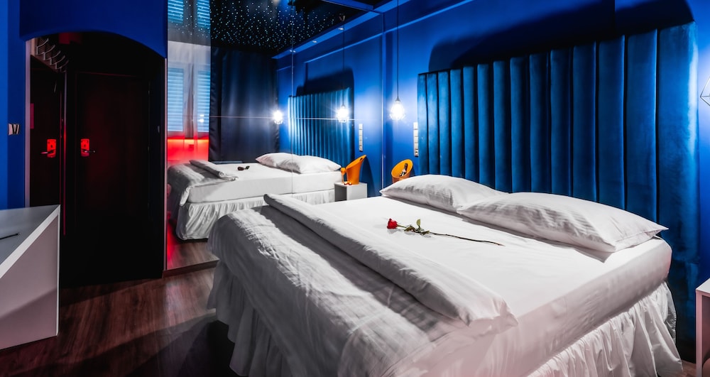 Blue double with free pool access