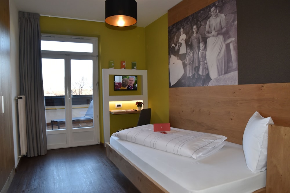 Comfort Single Room, Terrace, Park View