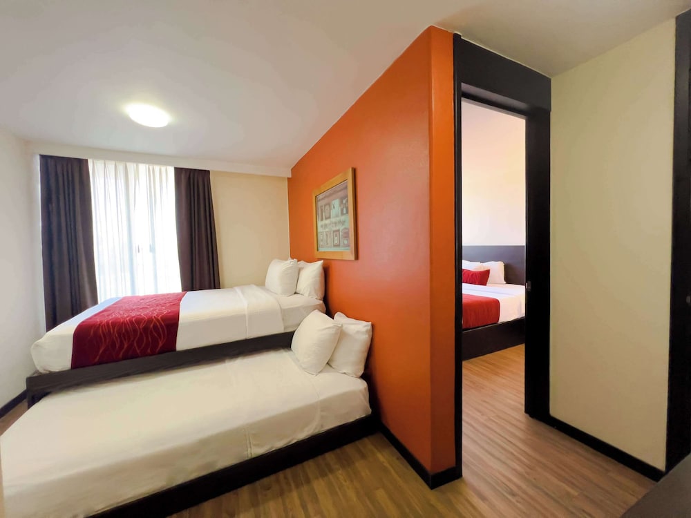 Suite, Multiple Beds, Non Smoking (Efficiency, Upgrade) photo 2