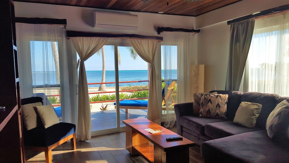 Superior Condo, 2 Bedrooms, Beach View, Beachfront