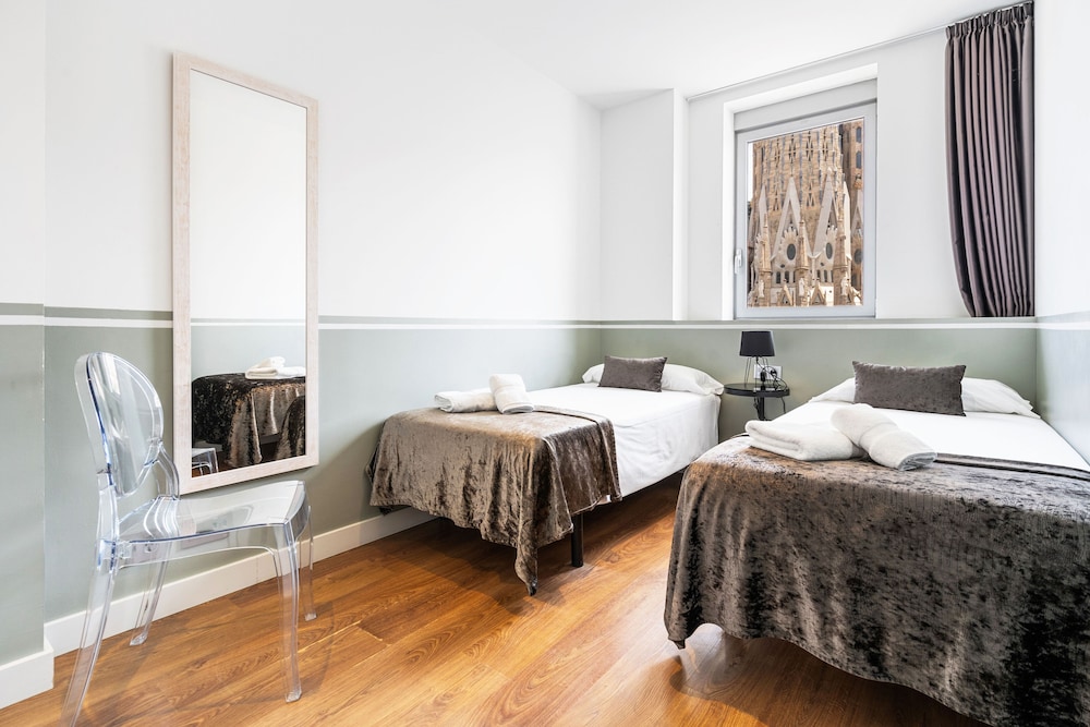 Superior Apartment, 4 Bedrooms, City View photo 3